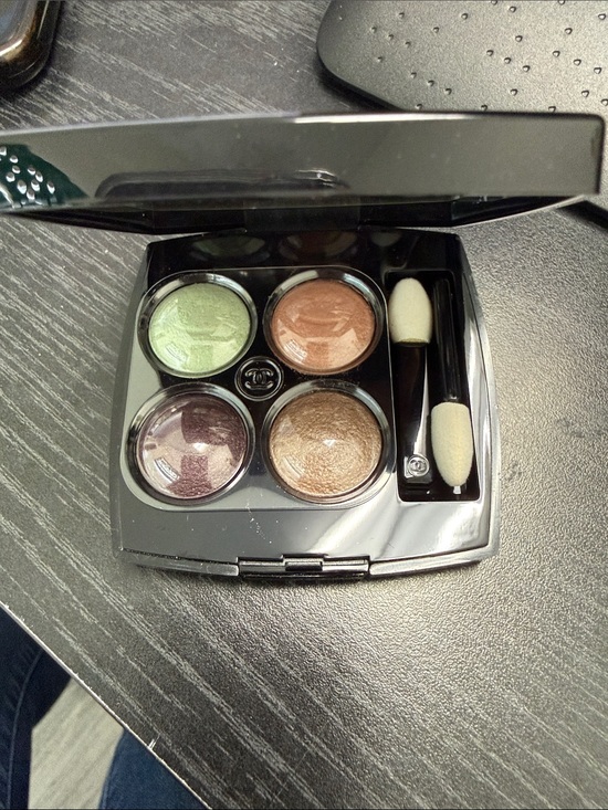 CHANEL Other - CHANEL Les 4 Ombres Eyeshadow - 302 Première Éclosion